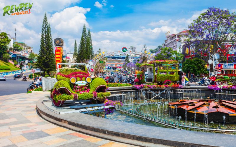 Discover the best time to visit Dalat, Vietnam, for ideal weather, beautiful scenery, and top experiences in this charming mountain city.